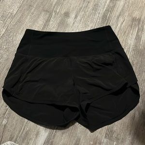 Great condition Lululemon speed up shorts 2.5 inch inseam. High rise